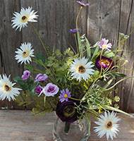 Joli bouquet de gerberas et de renoncules artificiels H 45 cm Mauve violet