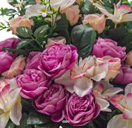 Extraordinaire Jardinière de Pivoines artificielles pour le cimetière H 55 cm Lg 58 cm Lavande