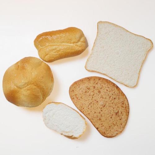 Lot de 5 pains factices assortis en plastique soufflé