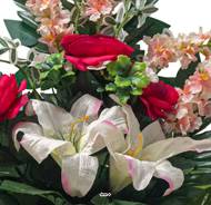 Grande Vasque de Renoncules fleurs artificielles pour le cimetière H 52 cm Lg 44 cm Fushia