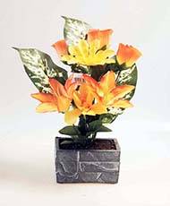 Composition fleurs artificielles pour colombarium roses, lys et dahlias H 32 cm L 25 cm Orange