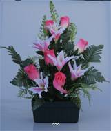Composition fleurs artificielles cimetière jardinière roses et lys H44 cm L40 cm Rose-crème