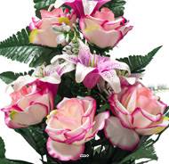 Vasque de Roses et Lys fleurs artificielles pour le cimetière H 43 cm Lg 23 cm Rose pâle