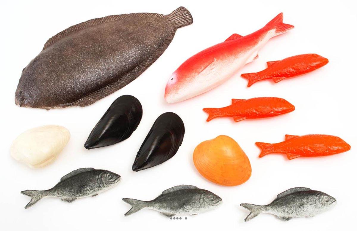 Poissons artificiels assortis en lot de 12 en Plastique soufflé