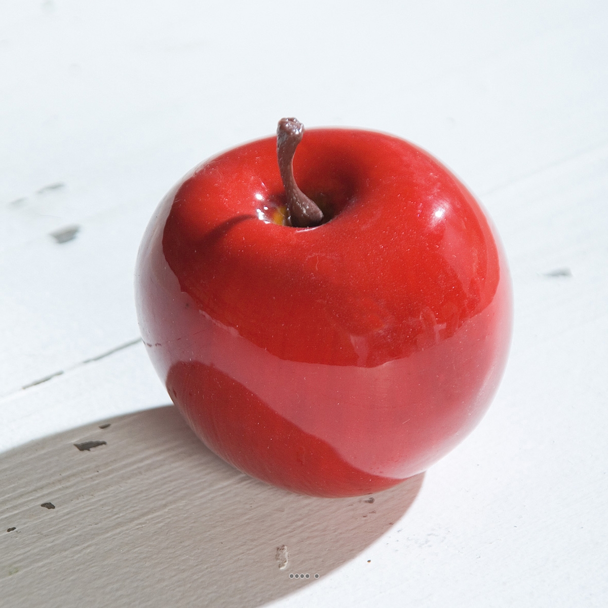 Pomme artificielle rouge brillante D6.5cm Superbe en Décoration du site Artificielles.com.