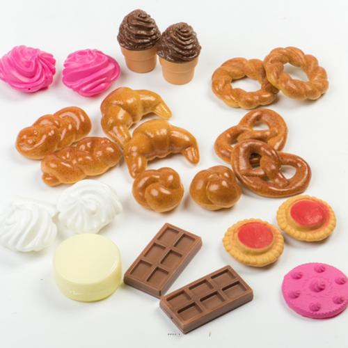 Viennoiseries artificielles assorties 22 pieces en plastique soufflée