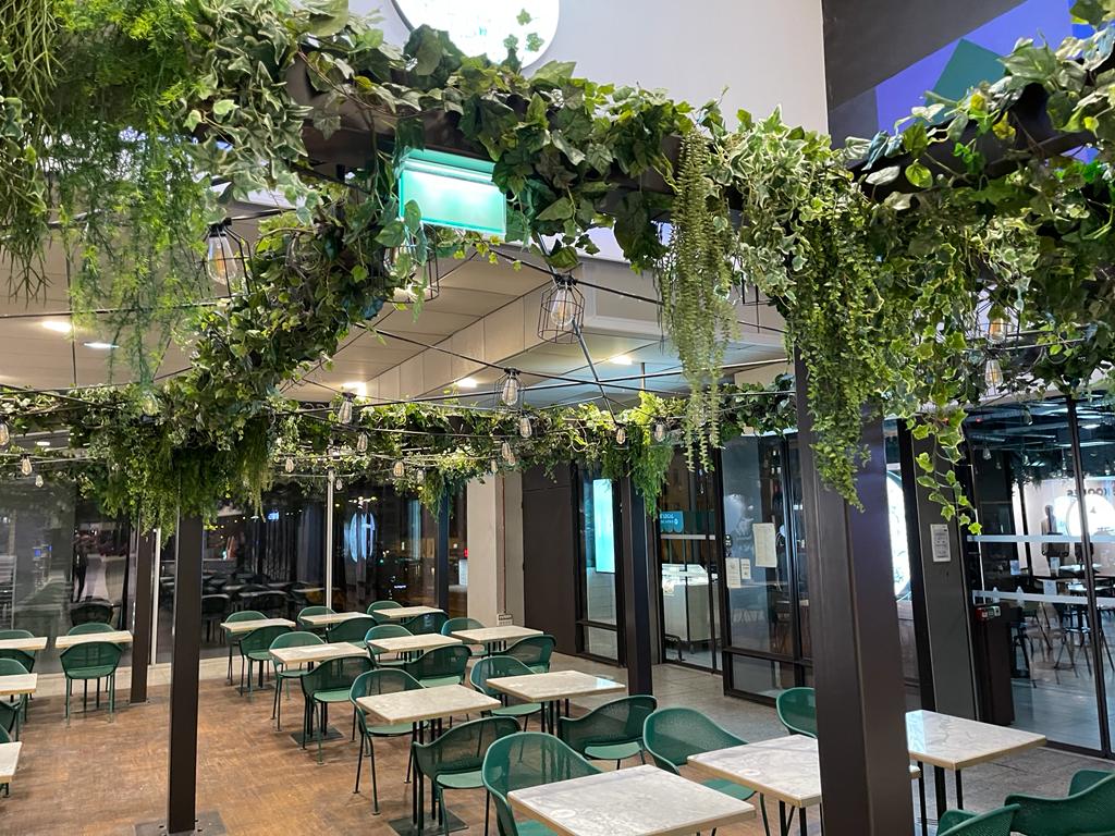aménagement végétal dans un restaurant